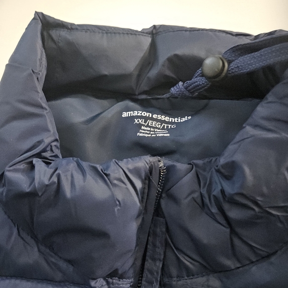 Amazon Essentials Men's Packable Lightweight Water-Resistant Puffer Jacket - Picture 8 of 9